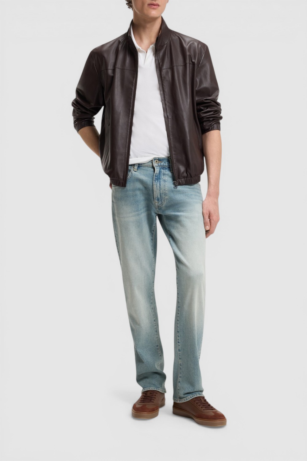 תמונת כל הלוק של מכנסי ג'ינס בוס X דיוויד באקהם